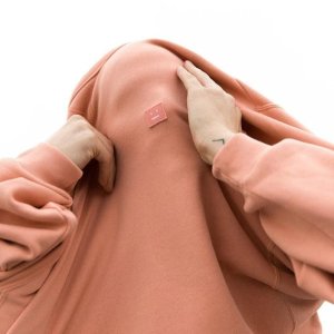 Acne Studios 时尚专场 笑脸T恤$104 格纹围巾$133