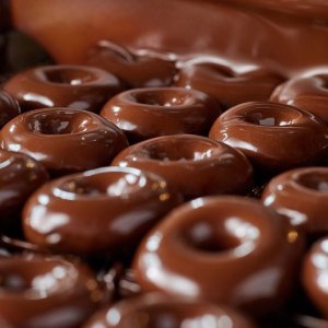 Krispy Kreme 巧克力酱甜甜圈周五限时回归