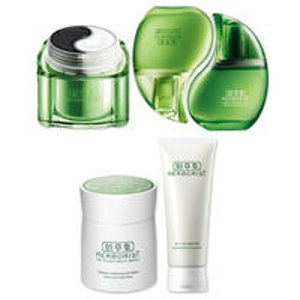 4 Piece Deluxe Gift Set ($372 value) for $299 + Free $100 Travel Voucher + Free Eye Cream ($60)