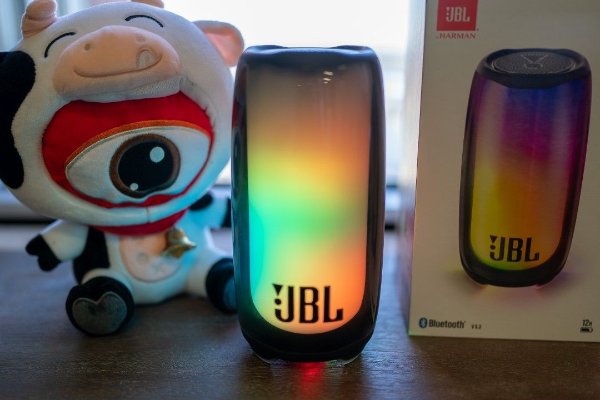 一流的设计但需要更精准的定位新品上市：Party神器JBL Pulse 5 音箱看 