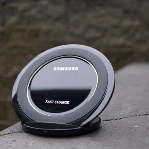 Refurbished Samsung Fast Charge Wireless Charging Stand + Wall Charger