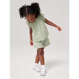 GapExtra 19% Off with code GFEXTRA+GFFRIENDbabyGap Ruffle Two-Piece Outfit Set
