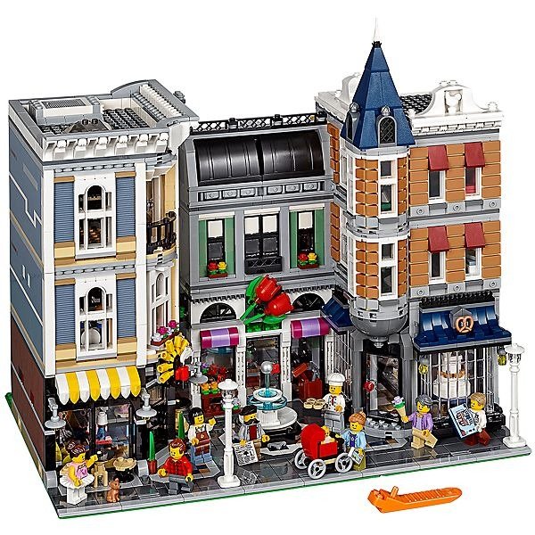 Assembly Square - 10255 | Creator Expert | LEGO Shop