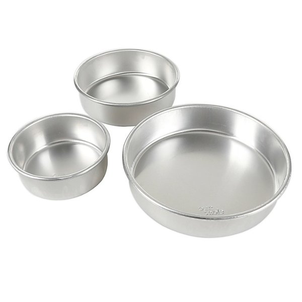 Our Table™ Aluminum Bakeware 3-Piece Round Cake Pan Set | Bed Bath & Beyond | Bed Bath and Beyond