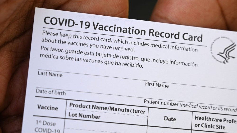 两名纽约护士被控伪造新冠疫苗接种卡赚取超过150万美元