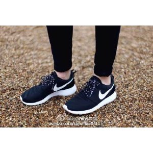 Select Nike Roshe Run @ ASOS