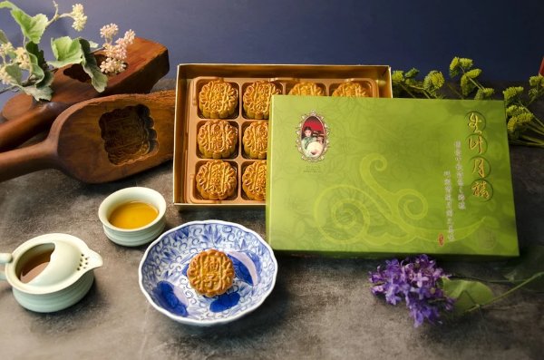 Assorted Small Tea Moon Cakes (6 Flavors, 12 Cakes)