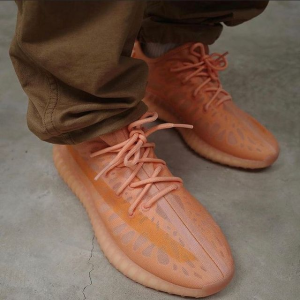 Yeezy 350「全透火山橙」即将发售 半透明鞋面 粘土2.0