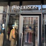 JW Anderson伦敦探店之行 新款Logo包实物如何？全新联名有哪些？戳进来看看吧