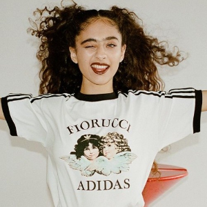 独家：adidas × Fiorucci 小天使联名系列上架 收经典三道杠+天使T恤