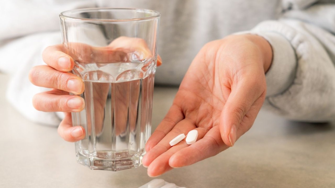 盘点美国常用的非处方止痛药：种类、用量与副作用