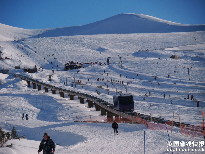 tania_train_cairngorm_mountain_scotland_4972