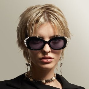 上新：Vivienne Westwood 春夏新款墨镜 超大胆前卫的设计！