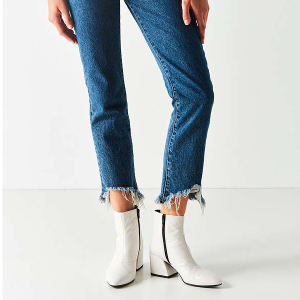 Urban Outfitters 白色短靴Vagabond Olivia Leather Boot