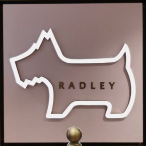 Radley 精选美包超值折扣热卖 收复古软萌的经典小狗包