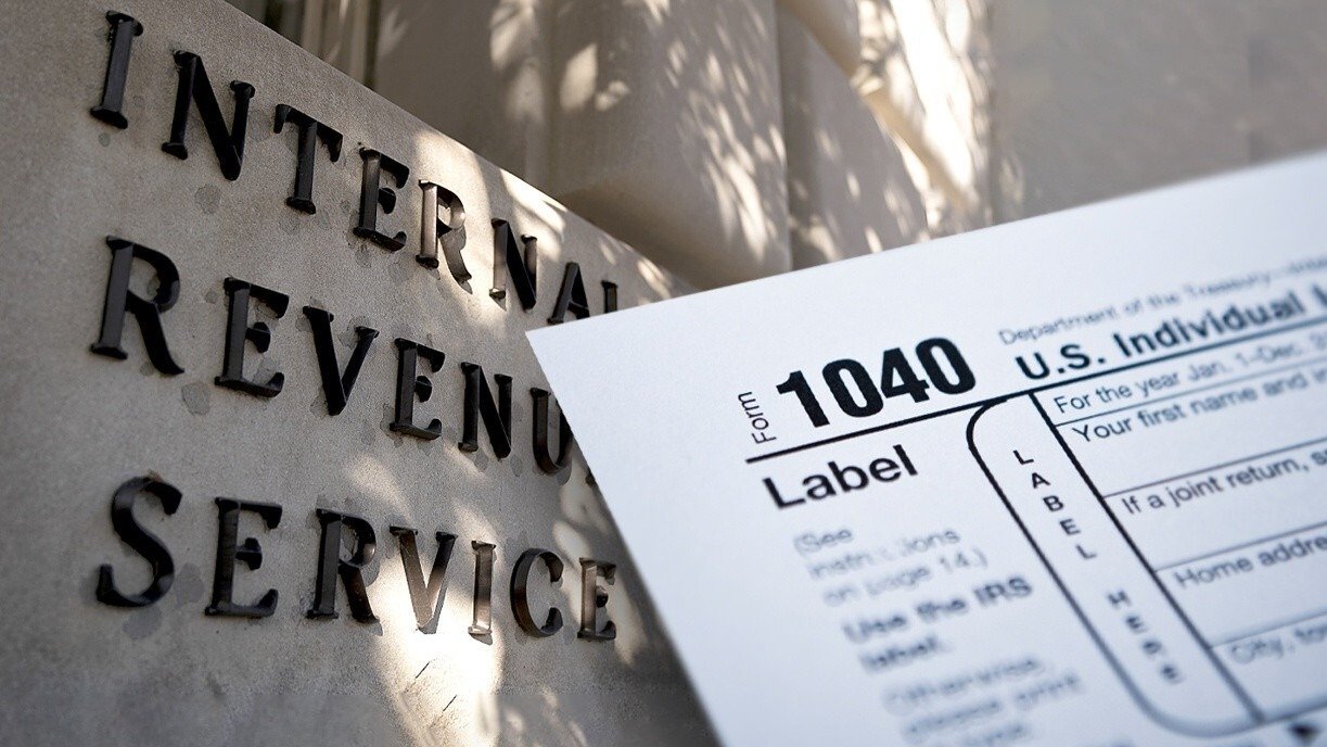 IRS计划聘请10,000名工人来处理积压的2000万份未处理退税