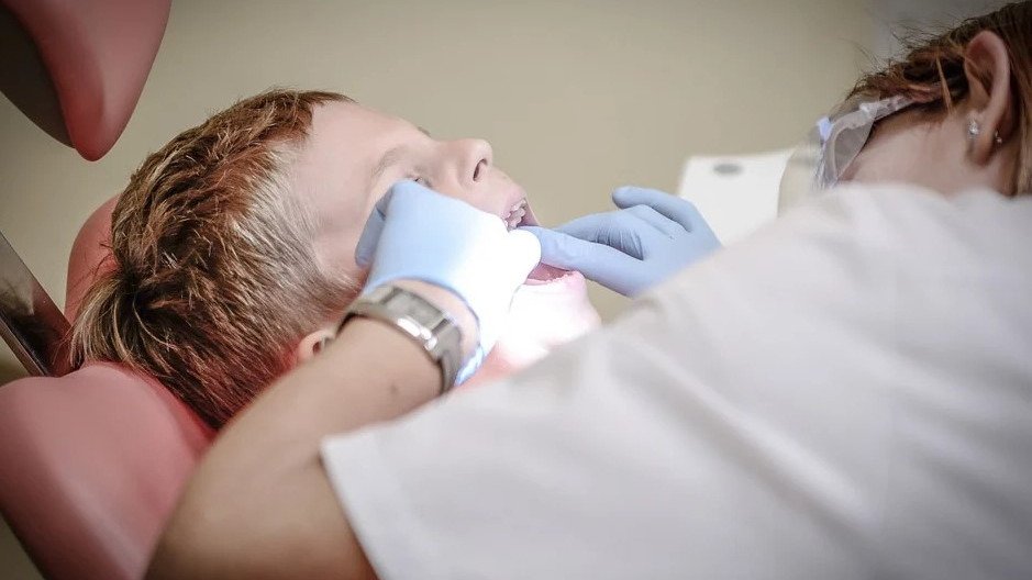 美国儿童蛀牙/虫牙常见处理办法，亲身经历宝宝氟化氨银处理到底是什么？