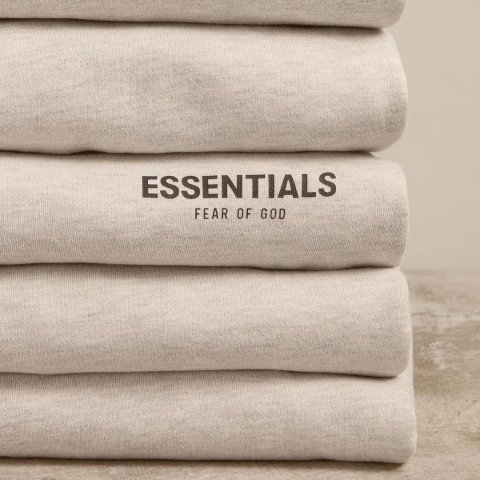 T恤$40 儿童款也有F.O.G Essentials 新系列发售 4色可选 logo卫衣$80