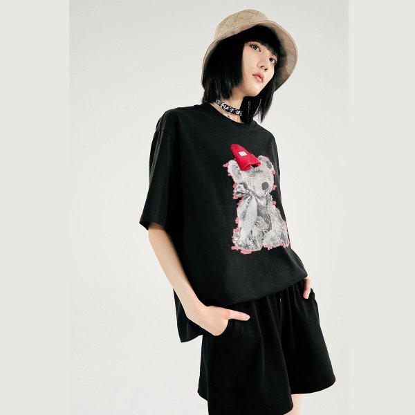 Knitted Hat Bear Print Tee Black | Peacebird Women Fashion