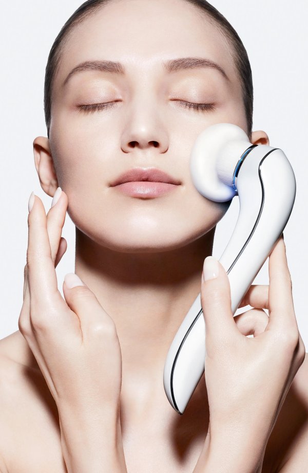 CLEAR Facial Cleansing Brush