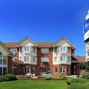Stay with Entertainment Package at Travelodge by Wyndham Niagara Falls Bonaventure in Ontario.