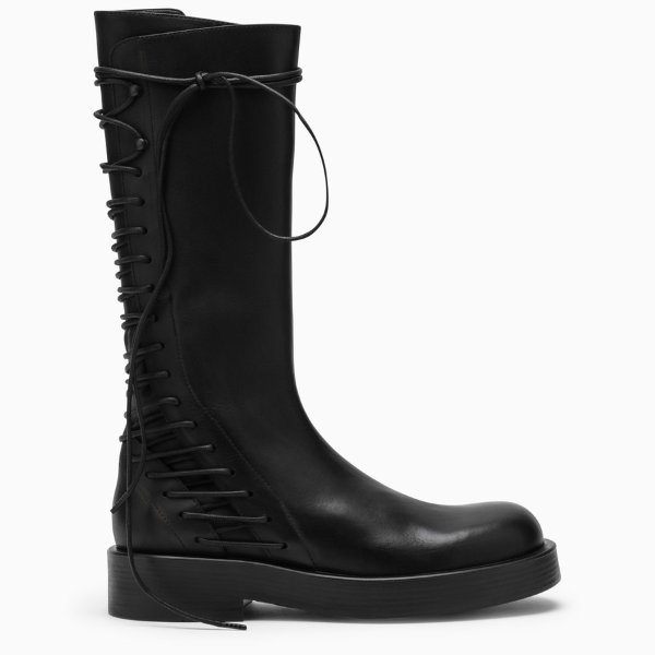 Medium black leather boot