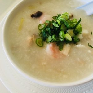 Boiled seafood porridge