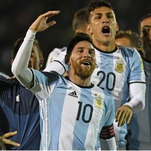 Sports Direct 精选世界杯主题阿根廷T 恤大热促销