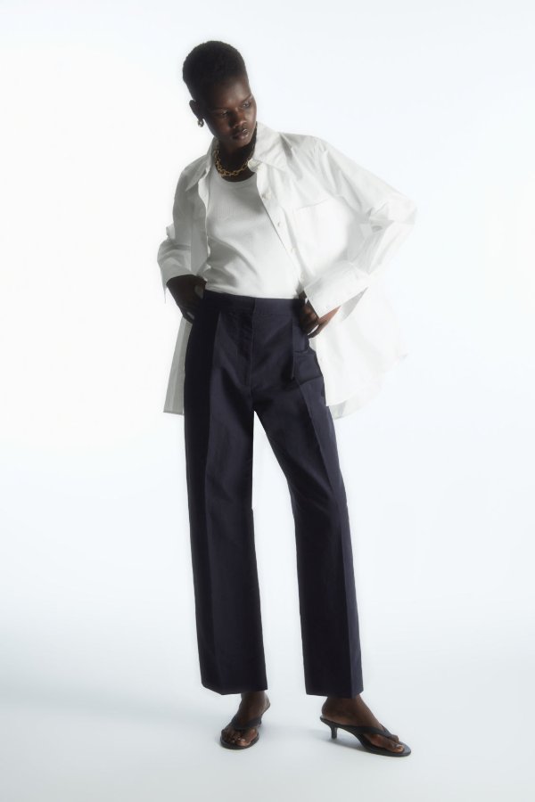 TAPERED PLEATED LINEN-BLEND CHINOS - DARK NAVY - Trousers - COS
