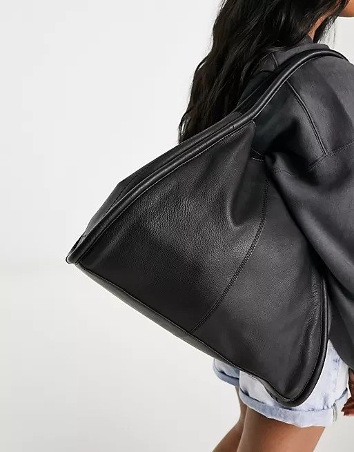 leather tote bag with tubular piping in black