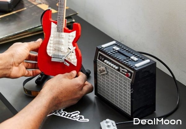 21329-Fender-202109-PDP-Block-Standard-6 (1).jpeg