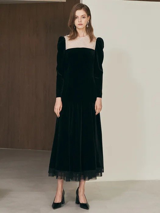 Gracelyn Pearl Square Neck Velvet Dress (Black)