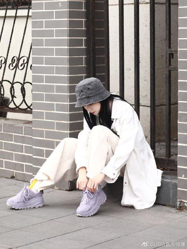 ugg snkr.jpg