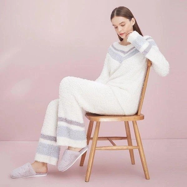Women's Chenille Fluffy Fabric Pajamas Set