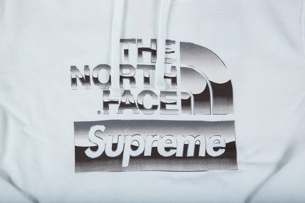 Supreme TNF Metallic Logo卫衣