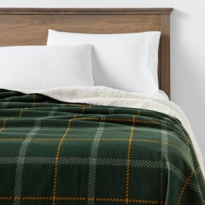 Threshold Full/Queen Holiday Print Bed Blanket