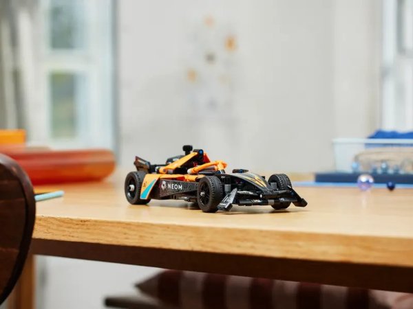 NEOM McLaren Formula E  赛车 42169 | 机械组