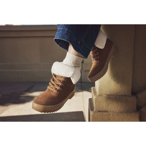 Camp Boot II Suede Sherpa Water Resistant w/ Thinsulate™