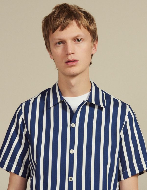 Short-sleeved shirt with stripes