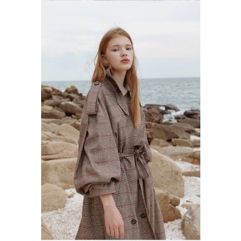 格纹双排扣后开叉风衣