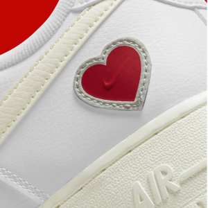 Nike Air Force 1 Low 情人节限定款鞋履即将发售