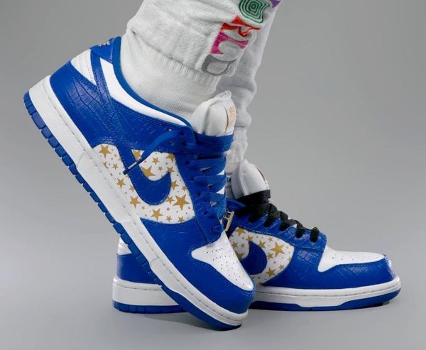 Supreme-Nike-SB-Dunk-Low-Stars-Hyper-Blue-DH3228-100-Release-Date-On-Feet-3.jpg