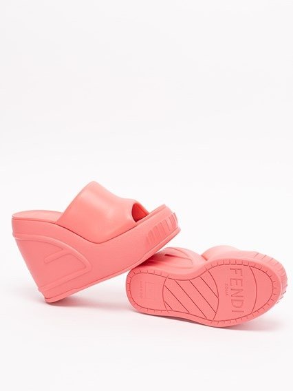 粉色坡跟凉鞋