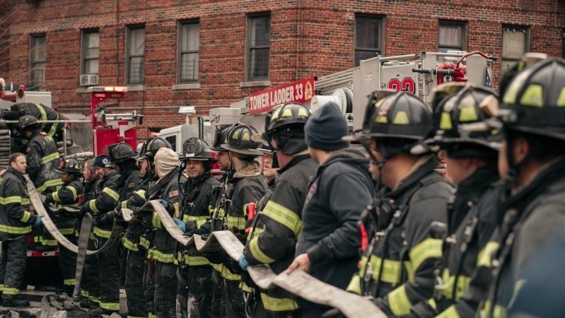 19死63伤！纽约19层公寓大火，层层有尸体！30年来超致命！