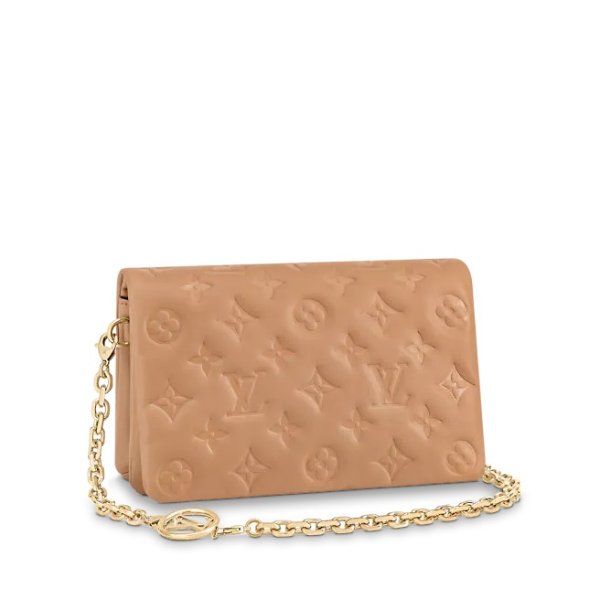 Products by Louis Vuitton: Pochette Coussin
