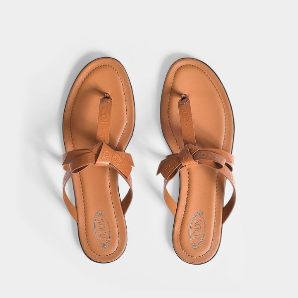 Ribbon Logo Thong Sandals in Brown Leather
