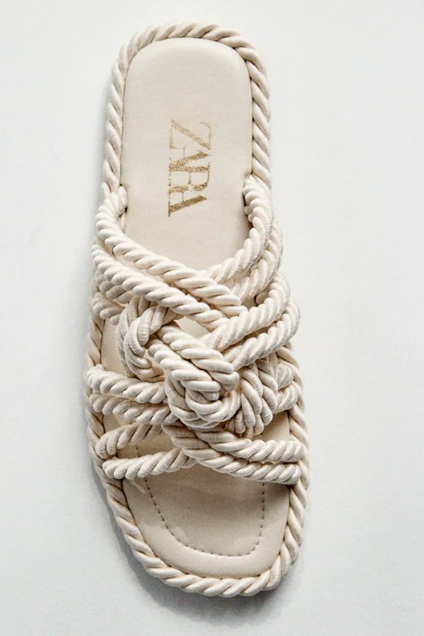LOW HEEL KNOTTED SANDALS