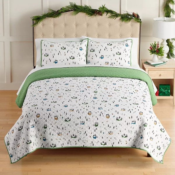 ® Ditsy Village Printed Quilt Set with Shams