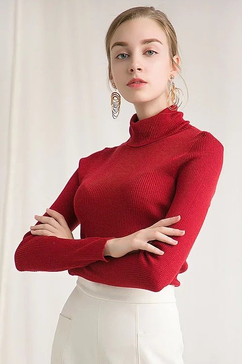 红色高领毛衣