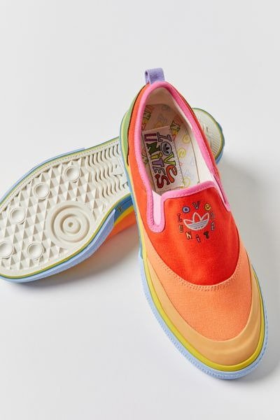 彩虹平底鞋